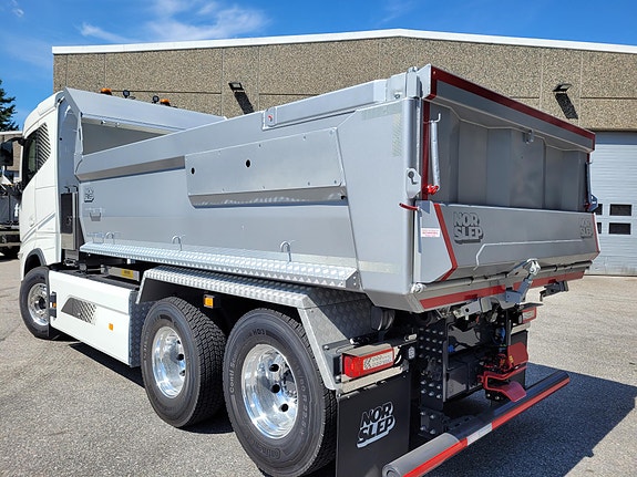 Volvo FH Electric 6x4 4 of 10