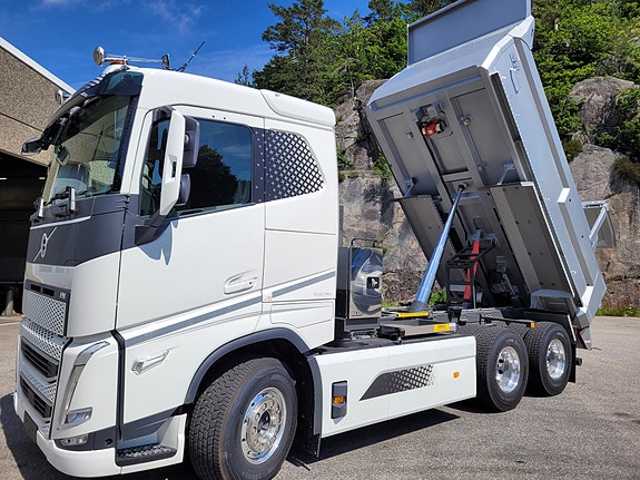 Volvo FH Electric 6x4 6 of 10