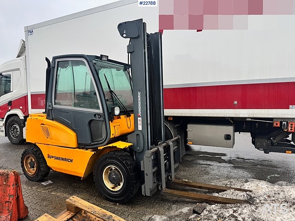 Jungheinrich DFG40CK Truck. 2 of 5
