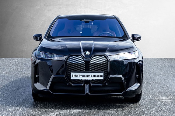 BMW iX 4 of 5