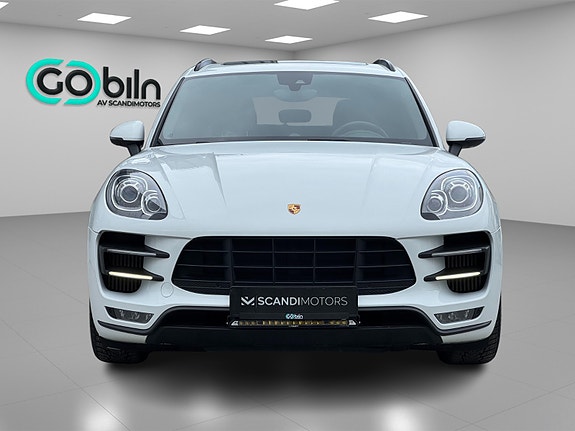 Porsche Macan 3 of 5