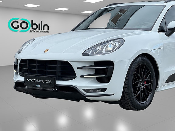 Porsche Macan 2 of 5