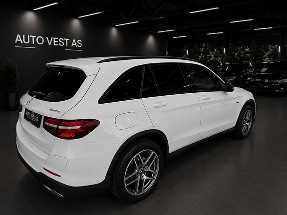Mercedes-Benz GLC350 e 3 of 5