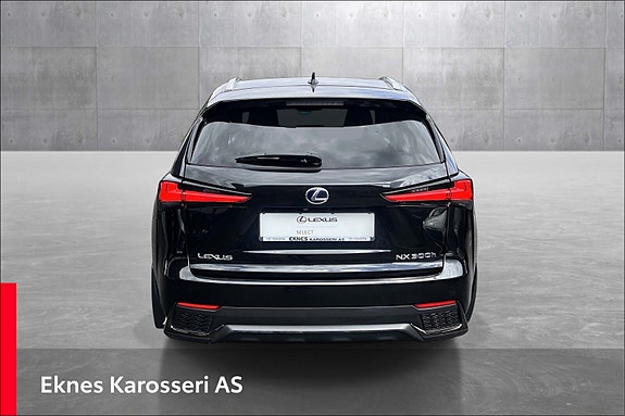 Lexus NX300h 4 of 5