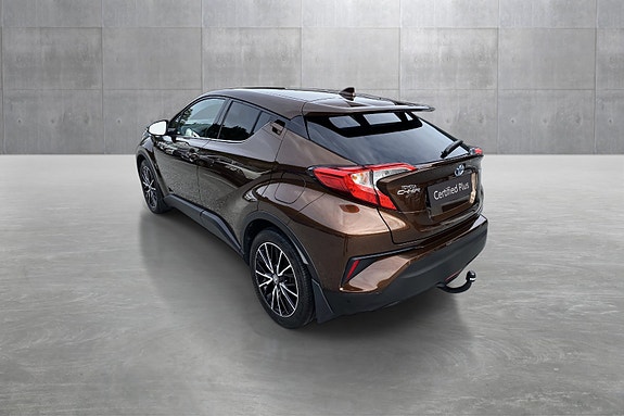 Toyota C-HR 3 of 5