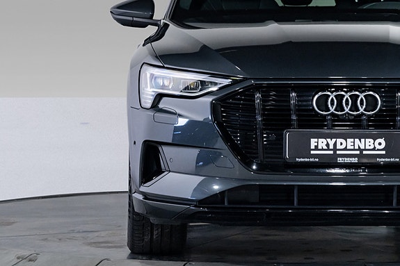 Audi e-tron 3 of 5