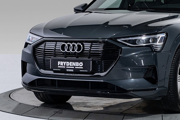 Audi e-tron 2 of 5