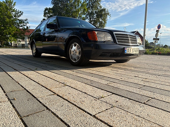 Mercedes-Benz 300 SE 19 of 30