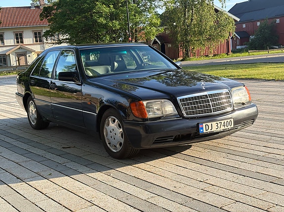 Mercedes-Benz 300 SE 24 of 30