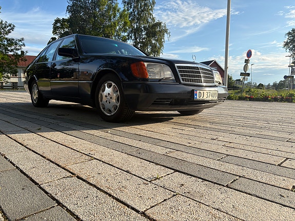 Mercedes-Benz 300 SE 21 of 30