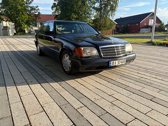 Mercedes-Benz 300 SE 18 of 30