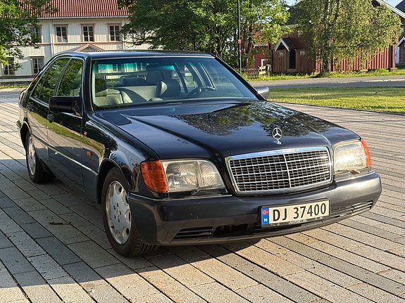 Mercedes-Benz 300 SE 25 of 30