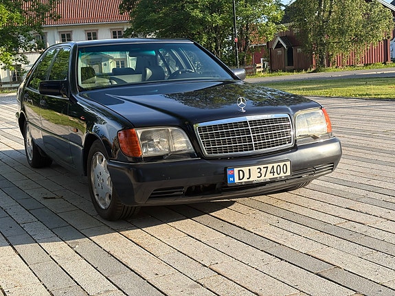 Mercedes-Benz 300 SE 27 of 30