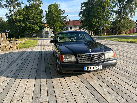 Mercedes-Benz 300 SE 23 of 30