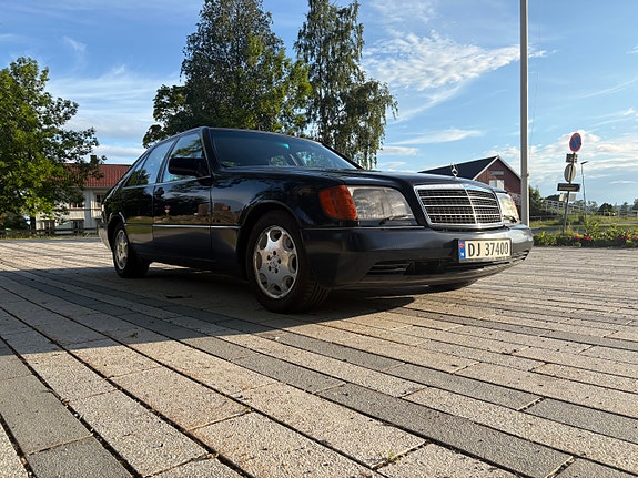 Mercedes-Benz 300 SE 15 of 30