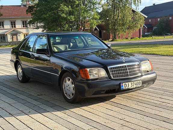 Mercedes-Benz 300 SE 26 of 30