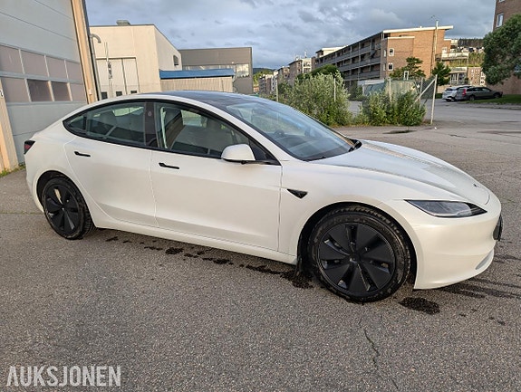 Tesla Model 3 5 of 5