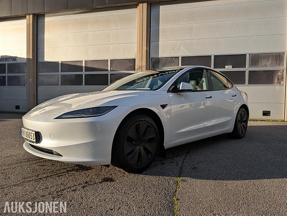 Tesla Model 3 2 of 5