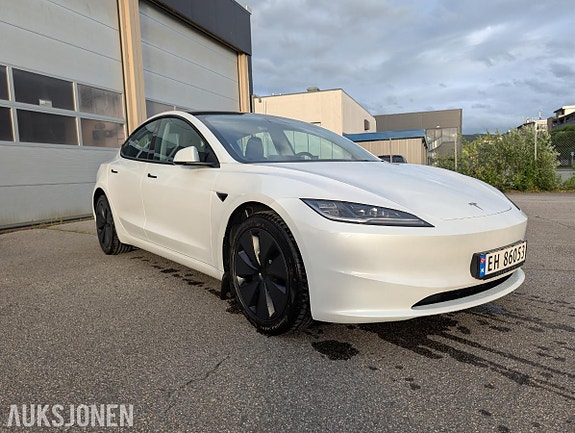 Tesla Model 3 3 of 5