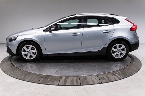 Volvo V40 Cross Country 2 of 5