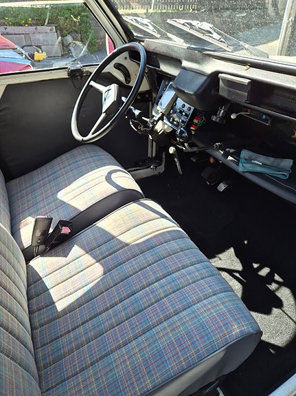 Citroen 2CV 5 of 14