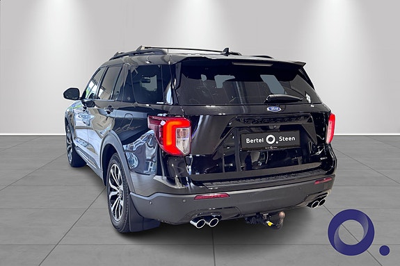 Ford Explorer 4 of 5