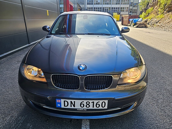 BMW 118d 2 of 5