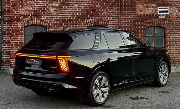 Hongqi E-HS9 4 of 5