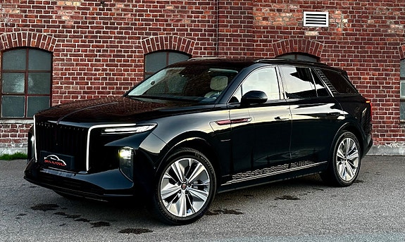 Hongqi E-HS9 2 of 5