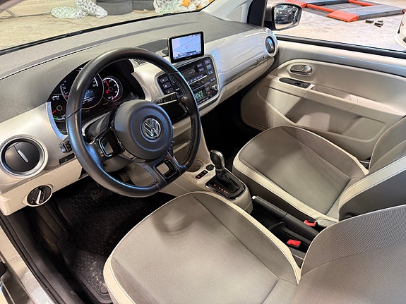 Volkswagen UP! 10 of 27