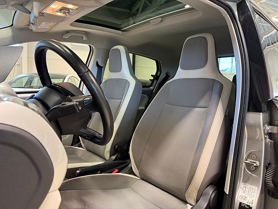 Volkswagen UP! 11 of 27