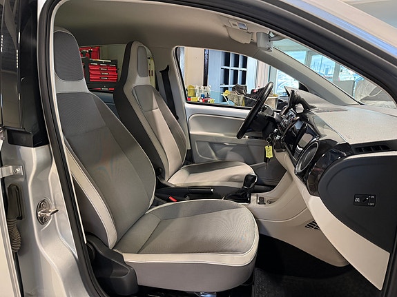Volkswagen UP! 18 of 23