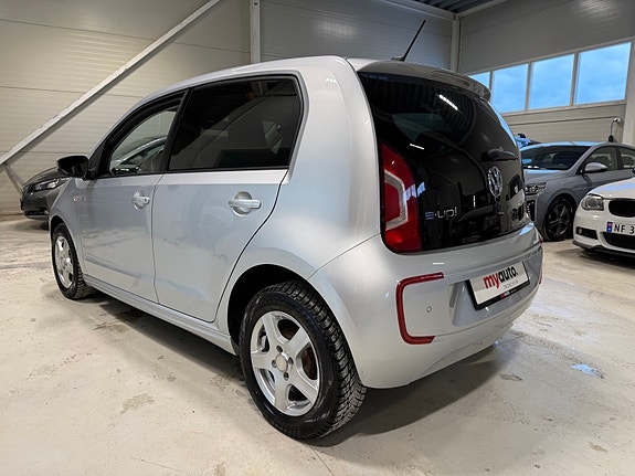 Volkswagen UP! 3 of 5