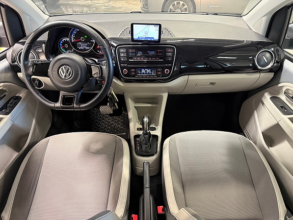 Volkswagen UP! 11 of 23