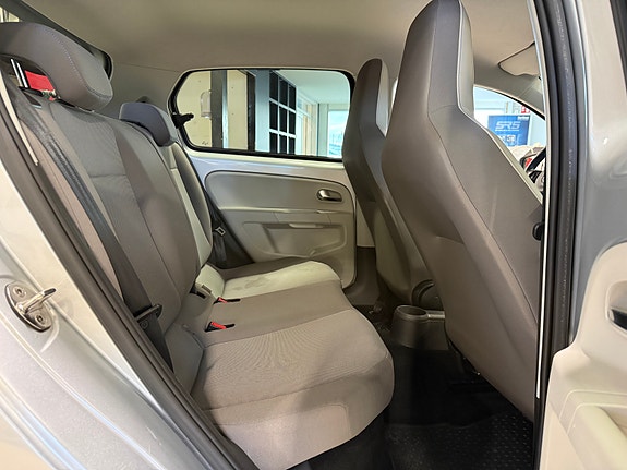 Volkswagen UP! 19 of 23