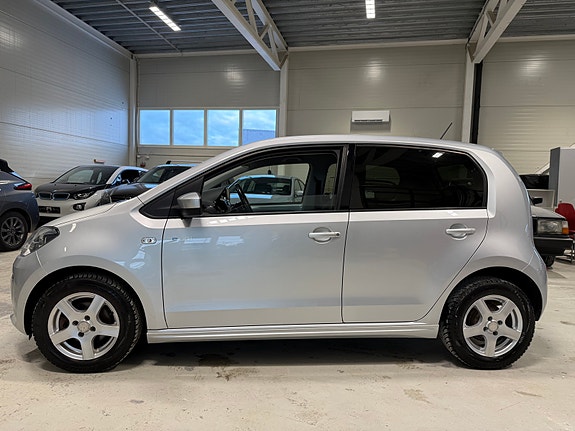 Volkswagen UP! 2 of 5