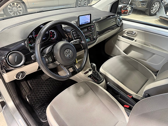 Volkswagen UP! 9 of 23