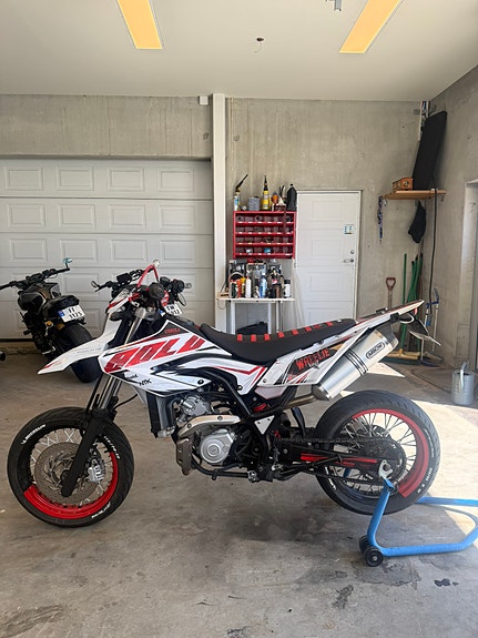 Yamaha WR 125 X 3 of 5