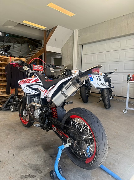 Yamaha WR 125 X 4 of 5
