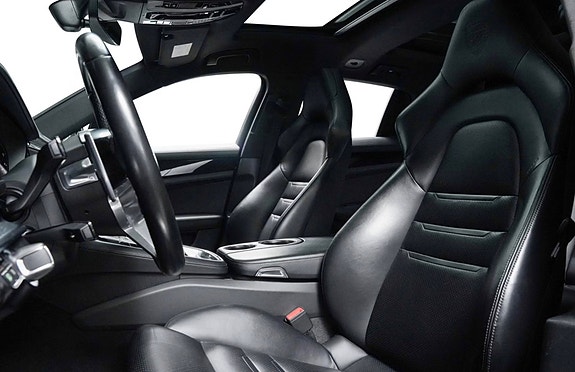 Porsche Panamera 4 10 of 30