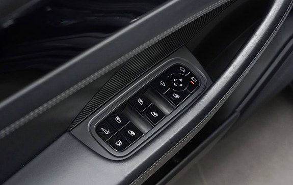 Porsche Panamera 4 29 of 30