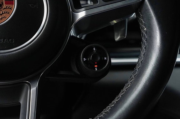 Porsche Panamera 4 19 of 30