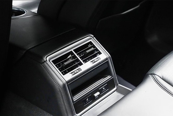 Porsche Panamera 4 13 of 30