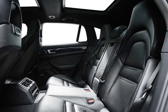 Porsche Panamera 4 12 of 30
