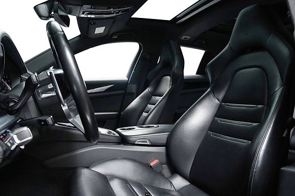 Porsche Panamera 4 9 of 30