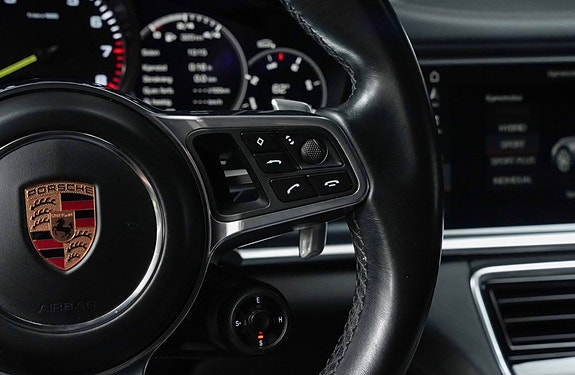 Porsche Panamera 4 18 of 30