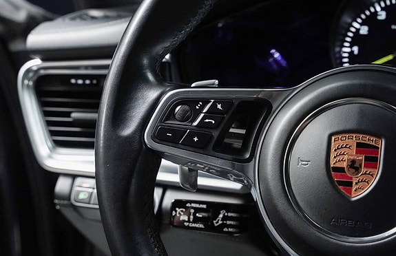 Porsche Panamera 4 17 of 30