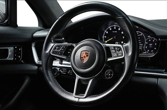 Porsche Panamera 4 14 of 30