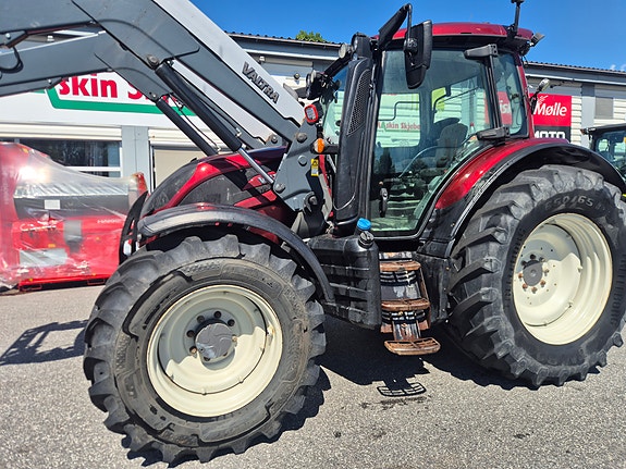 Valtra N154 D 2 of 5