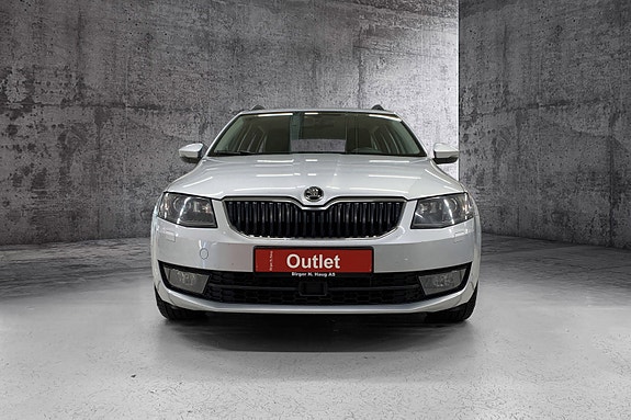 Skoda Octavia 2 of 5
